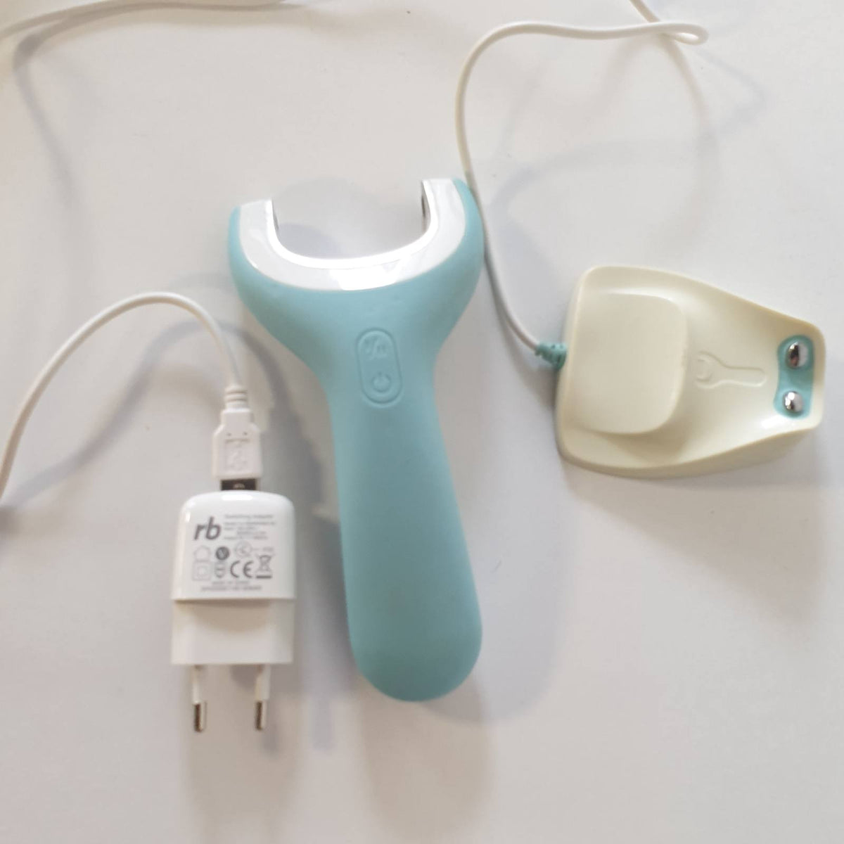 301834 - SCHOLL Heqës kallosh elektrik Velvet Smooth Pro, rikarikueshëm, 1 pajisje + stacion karikimi