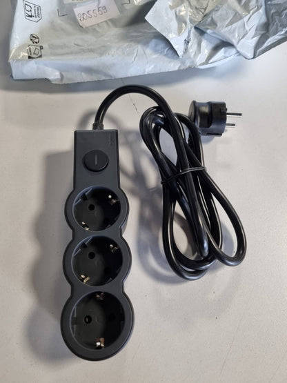 305559 - SHIRIT ELEKTRIK LEGRAND, 3 priza 2P+E, kabllo 1.5m, e zezë dhe gri e errët, model 694419