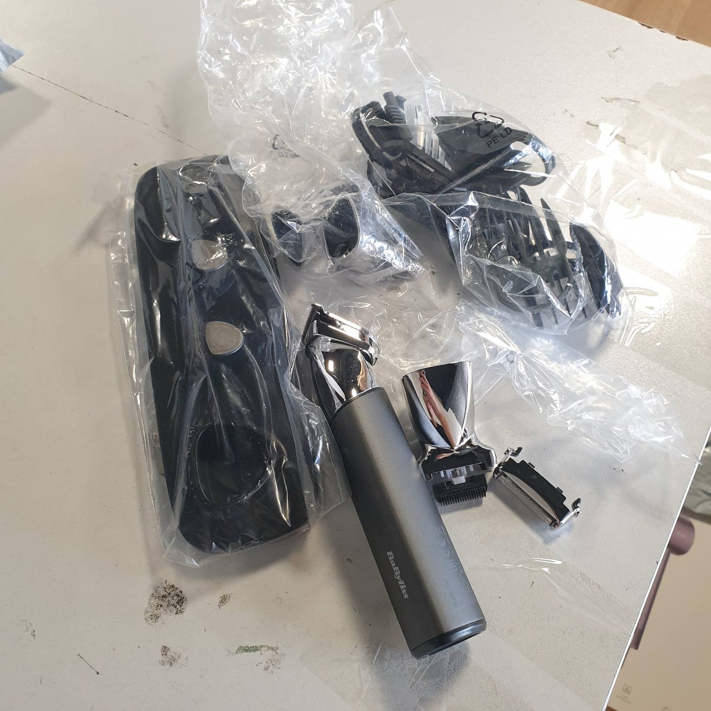 289425 - BABYLISS Makinë shumëfunksionale Super-X Metal 15-në-1, rezistente ndaj ujit, 1.5 orë jetë baterie, argjendi/gri, MT996E