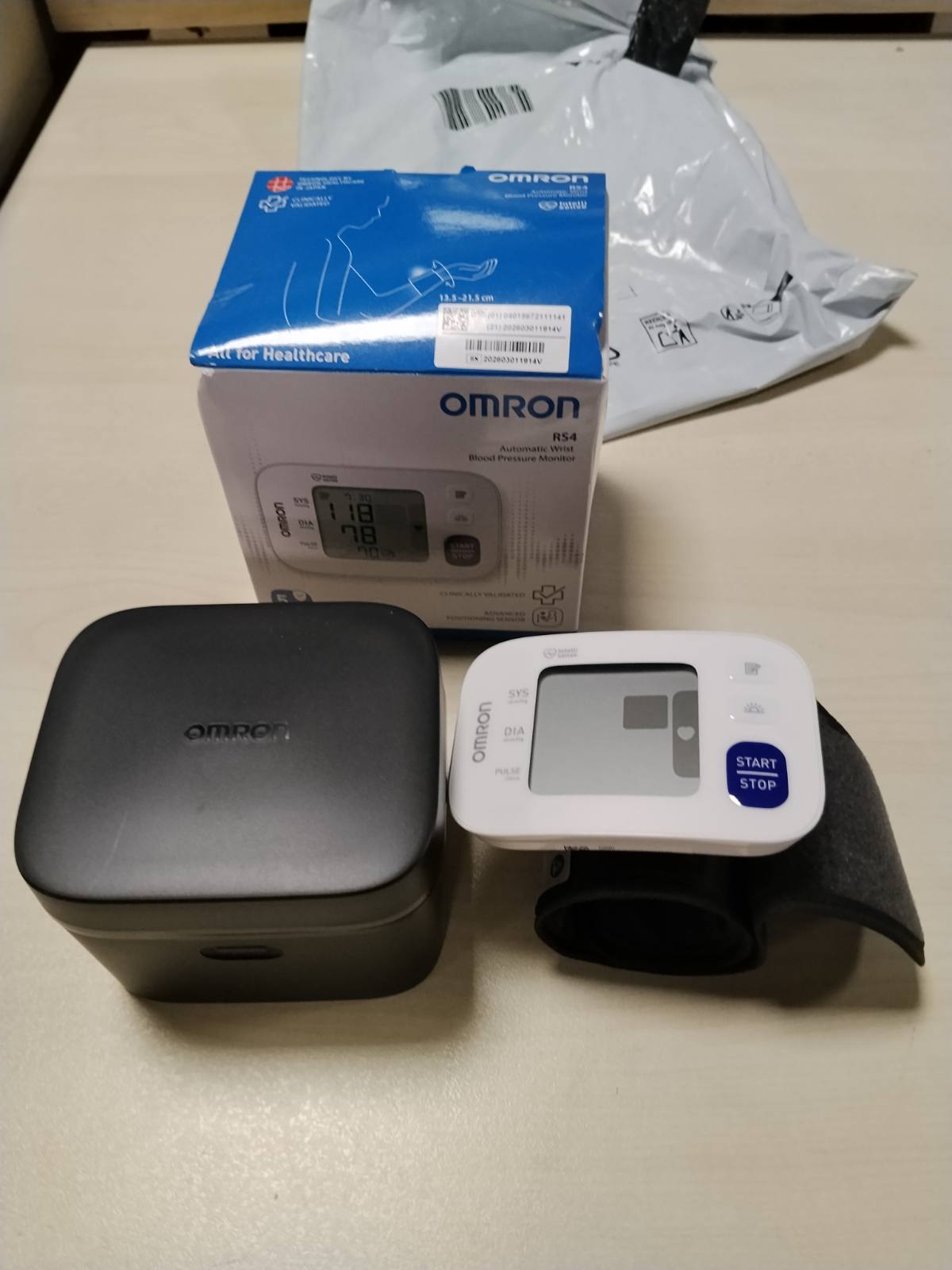 302909 - OMRON Monitor automatik i tensionit të gjakut për kyçin e dorës RS4, i validuar klinikisht, me memorie, sensor pozicionimi për matje të saktë, kontroll i përshtatshmërisë së manshetës