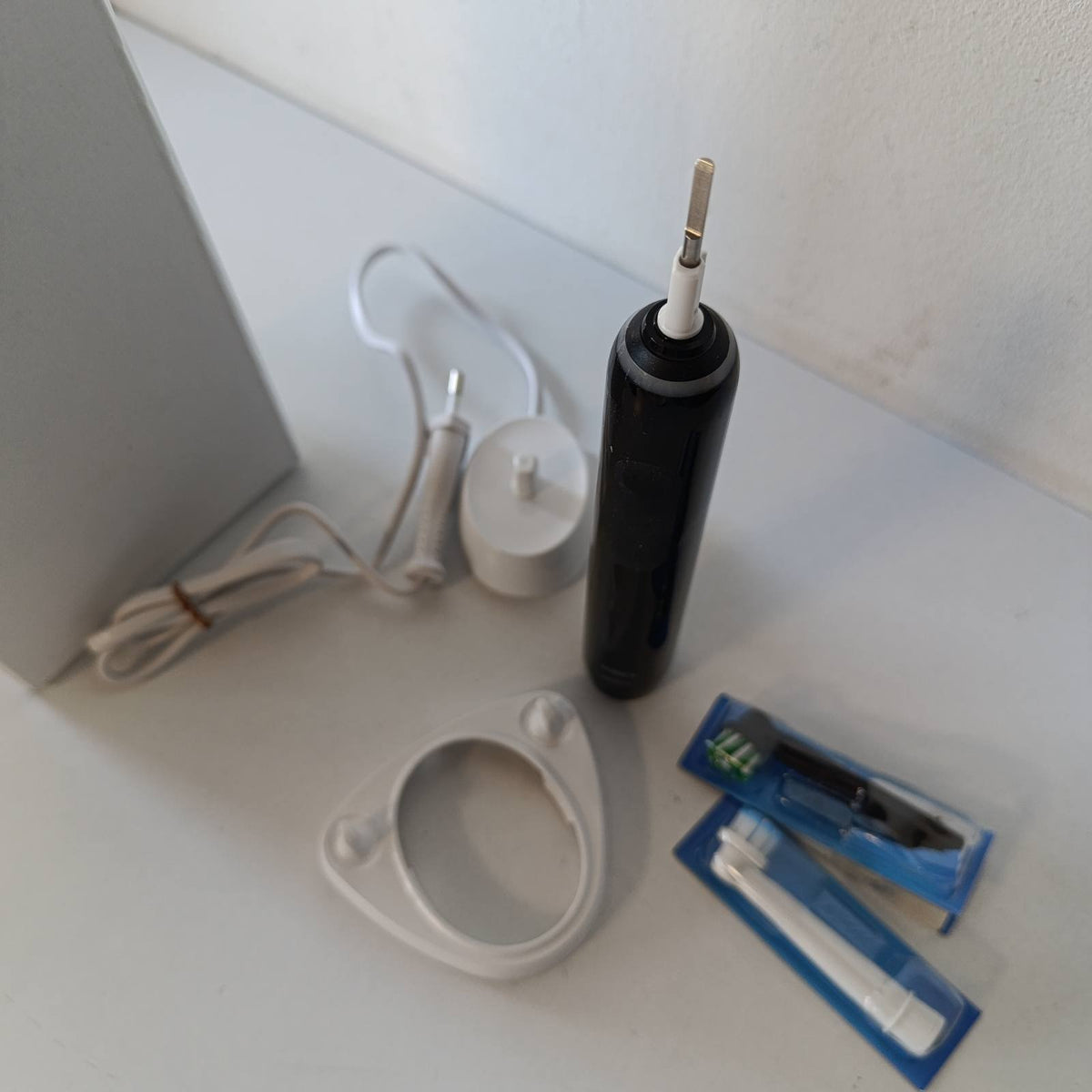 301786 - ORAL-B Furçë dhëmbësh elektrike Pro Series 3, 3 koka furçe, 3 mënyra pastrimi, e zezë