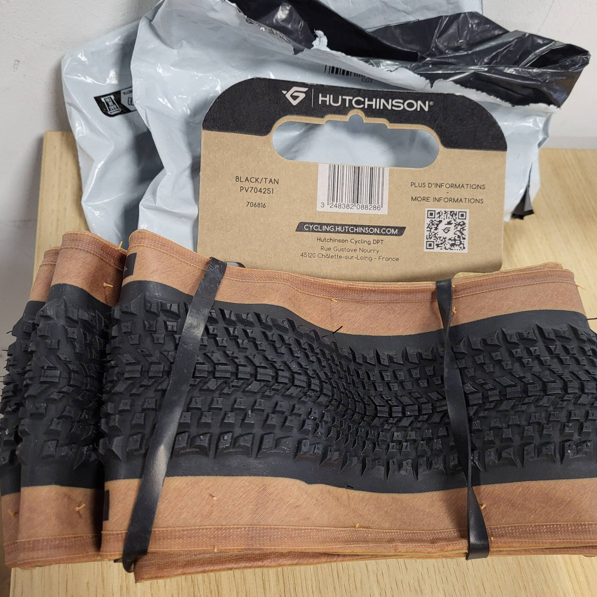 296821 - HUTCHINSON TOUAREG Tubeless Ready Gomë me Zhavorr - Përmasat 650 x 47 mm - Me Përbërje të Dyfishtë - E Zezë/Ngjyrë Kafe