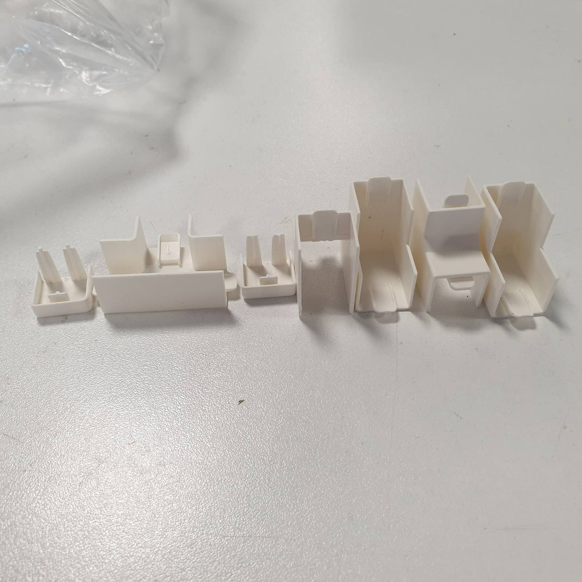 335252 - Habengut Set aksesorësh (4x ES, 2x IE, 2x AE, 2x FW, 2x copë T) për montimin e kanalit të kabllove 15x15 mm, ngjyra e bardhë
