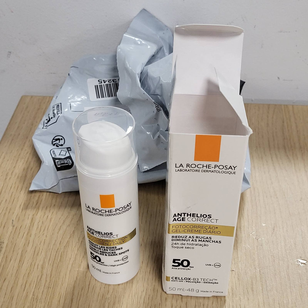 297044 - LA ROCHE-POSAY - Anthelios Age Correct, Krem Ditor Hidratues Kundër Plakjes me SPF 50, 50 ml, Për lëkurë të pjekur dhe të ndjeshme, Me niacinamidë dhe fe-resorcinol