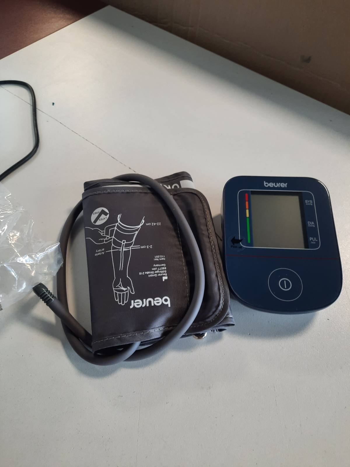 297095 - BEURER Monitor tensioni i gjakut BM 25 për krahun e sipërm, matje e saktë, zbulim i aritmisë, port USB-C, manshetë, transferim të dhënash në Apple Health, ngjyra blu