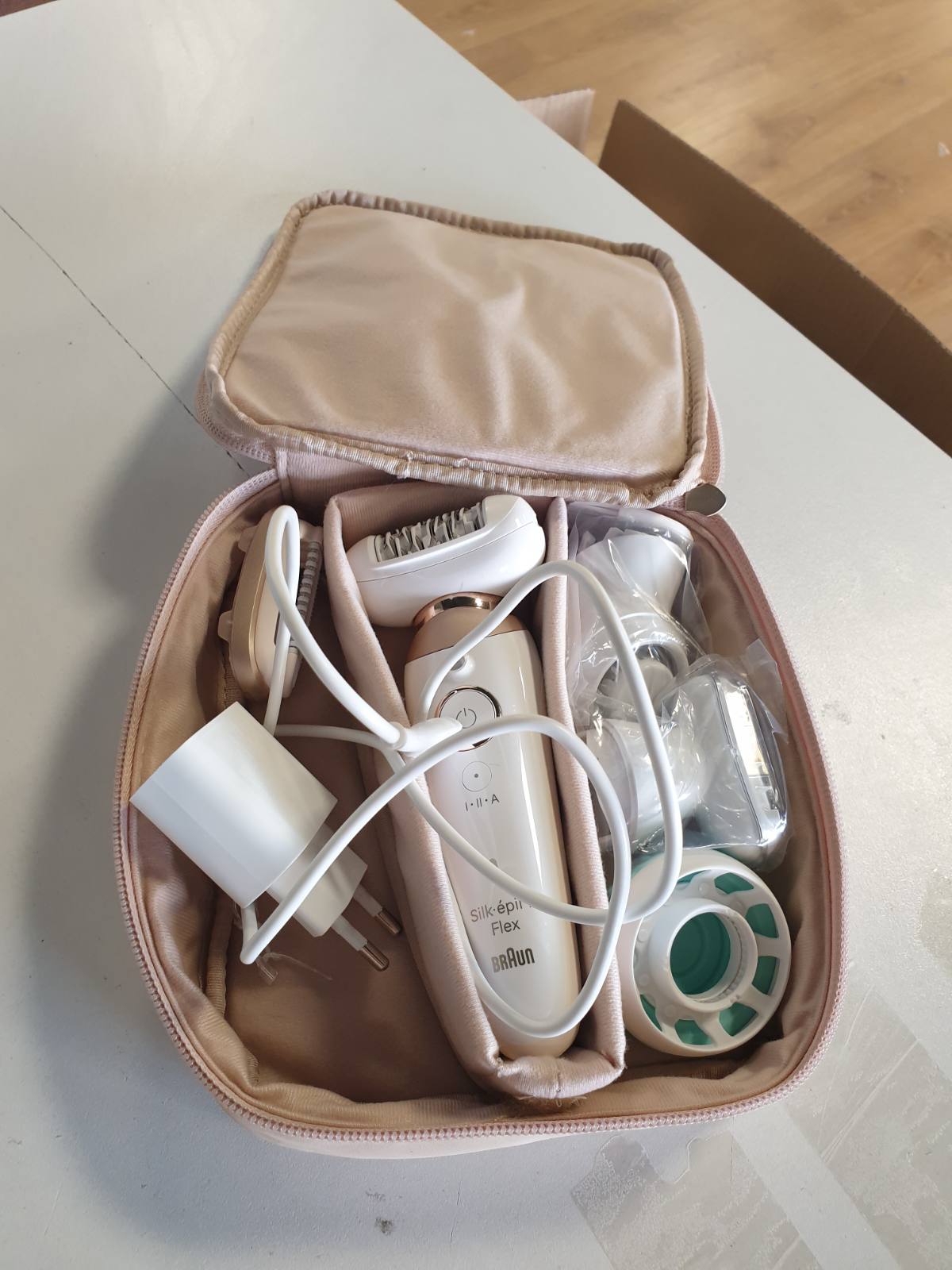 320859 - BRAUN Depilator për femra Silk-épil 9 Flex, kokë fleksibile 360°, heqje e lagësht dhe e thatë, rezistent ndaj ujit, aksesor për rroje dhe shkurtim flokësh