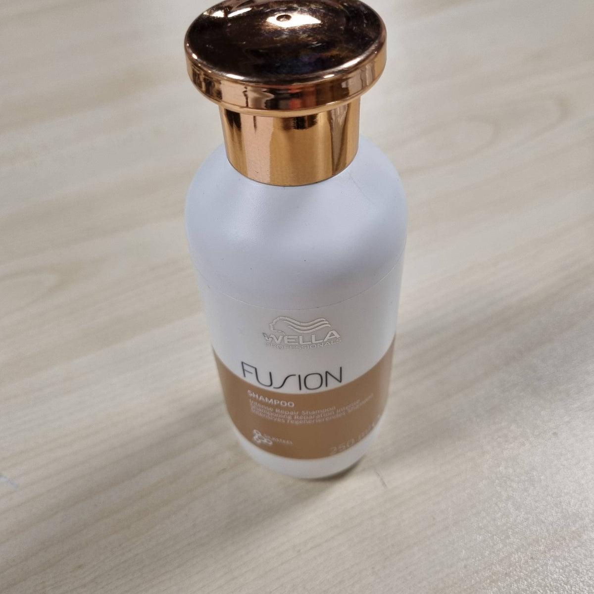 303601 - WELLA PROFESSIONALS Shampo Fusion Intense Repair, 250ml, për flokë të thatë dhe të dëmtuar