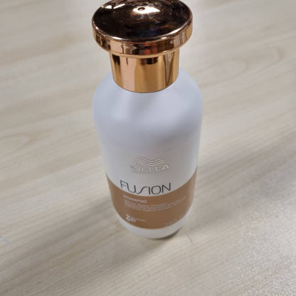 303601 - WELLA PROFESSIONALS Shampo Fusion Intense Repair, 250ml, për flokë të thatë dhe të dëmtuar