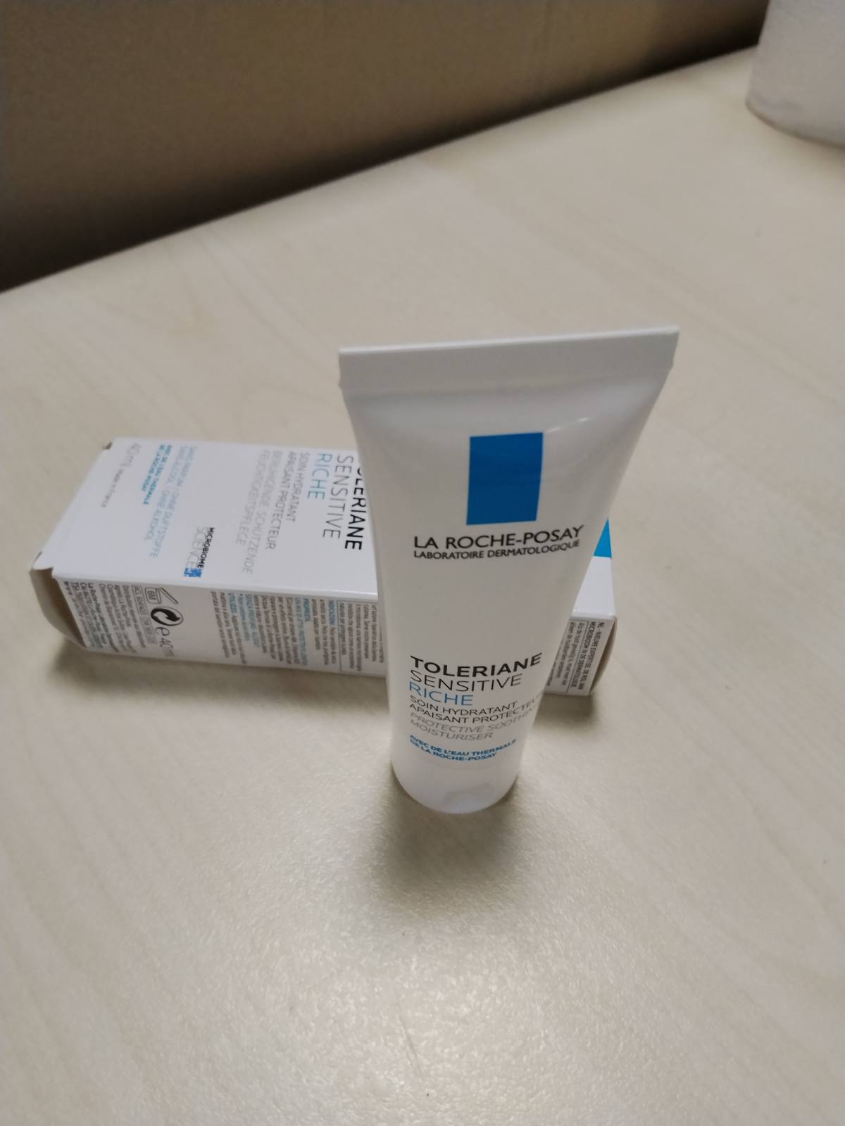 306387 - LA ROCHE-POSAY Krem Hidratues i Pasur Toleriane për Lëkurë të Ndjeshme, 40 ml