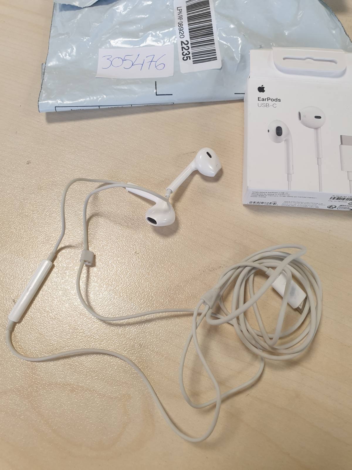 305476 - APPLE Kufje USB-C