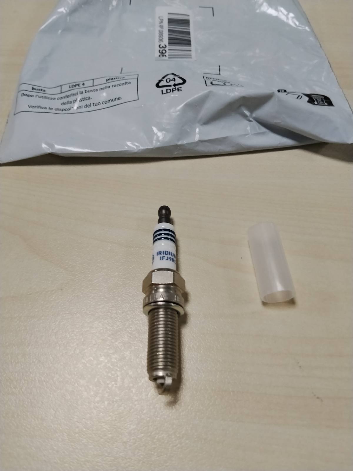 335028 - HELLA Kandela 8EH 188 706-511 - Iridium Pro IFJ9RC-8P - SW: 16