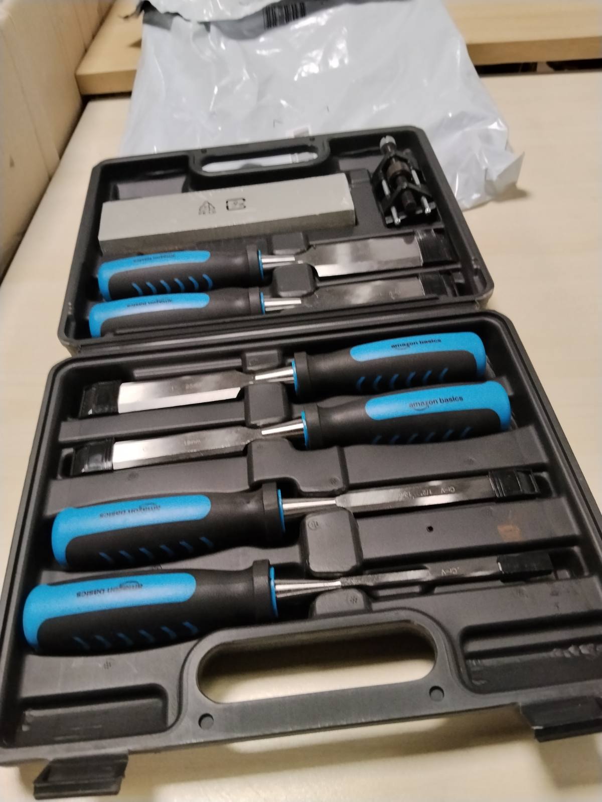 313385 - AMAZON BASICS Set Daltë Druri për Gdhendje me Udhëzues Mprehjeje, Gurë Mprehjeje dhe Kuti Ruajtjeje, 1/4" - 1-1/2", 8 copë