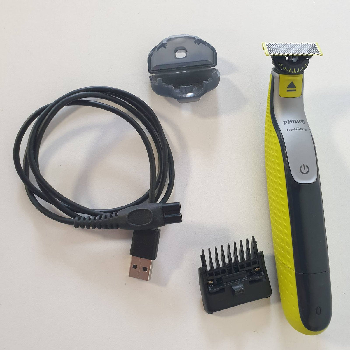 311133 - PHILIPS OneBlade 360 Fytyrë, Makinë prerëse dhe rroje elektrike, 2 tehe fytyre 360, krehër 5-në-1 (Modeli QP2734/30)