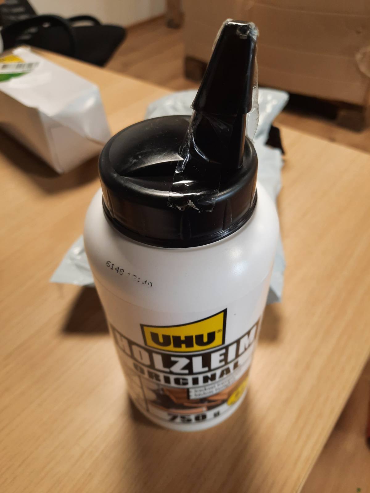 335286 - UHU Original Shishe Ngjitëse Druri, Ngjitës Universal i Bardhë - i përshtatshëm për të gjitha llojet e zakonshme të drurit dhe ngjitjes, 750 g
