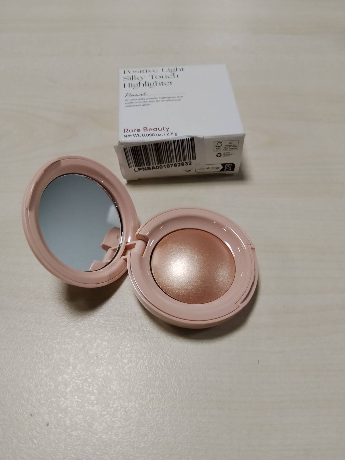 302928 - Rare Beauty Iluminues Silky Touch | 2.8g | Flaunt