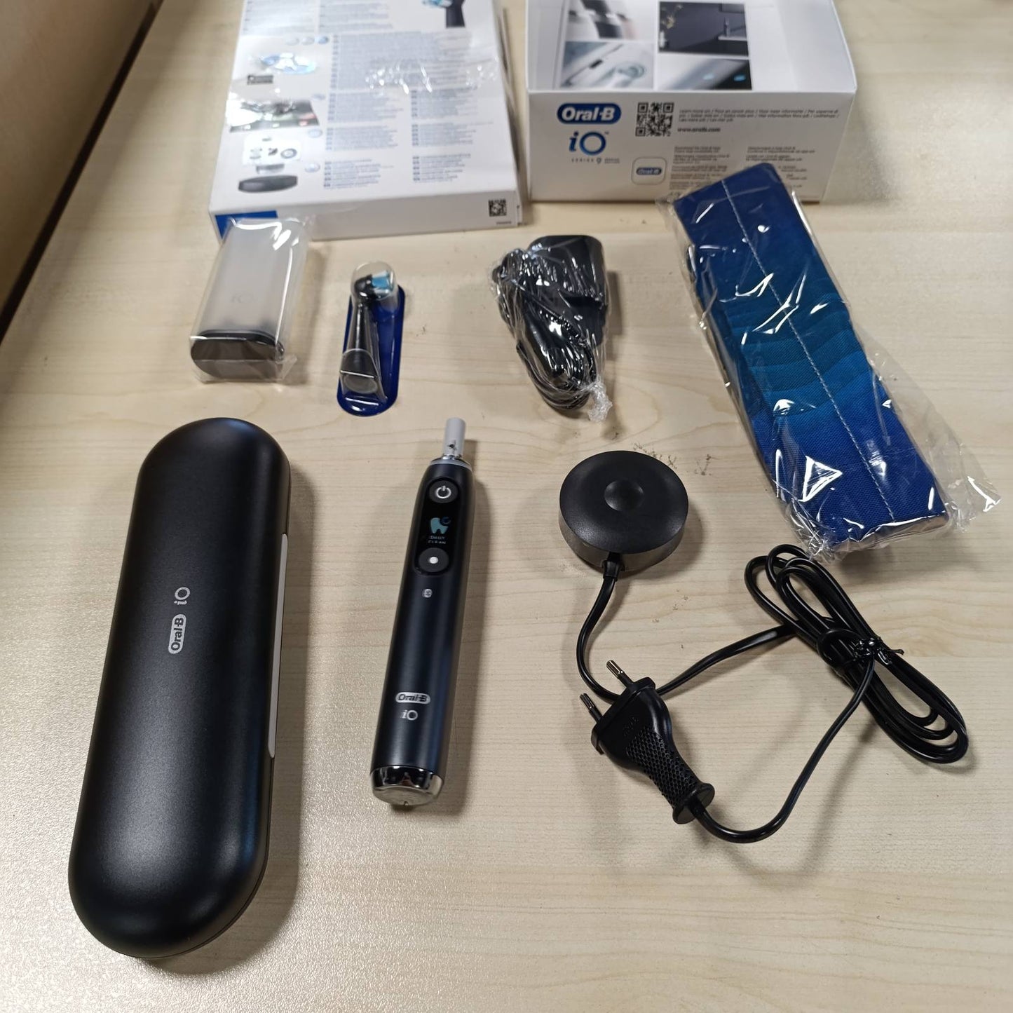 292062 - ORAL-B Furçë dhëmbësh elektrike iO Series 9, e rikarikueshme, 1 njësi bazë, 1 kokë furçe, 1 kuti udhëtimi, e zezë