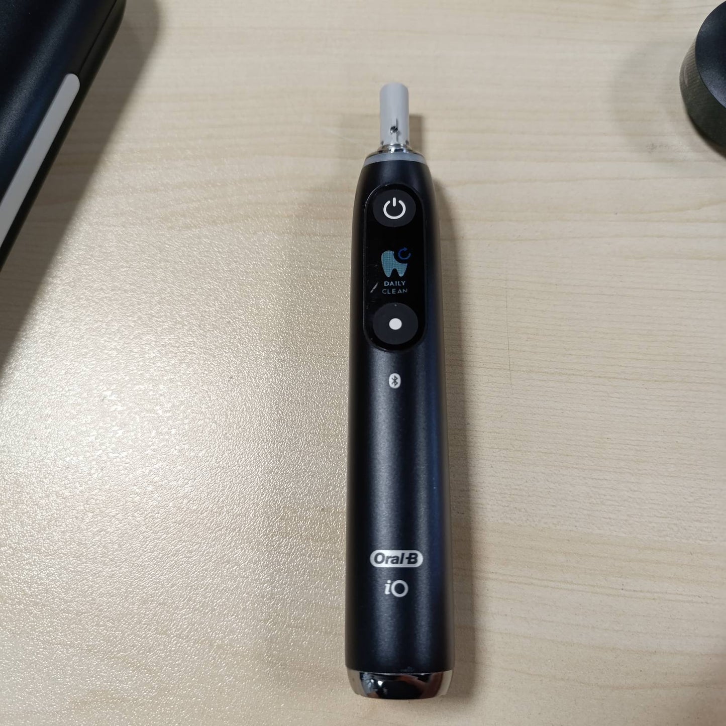 292062 - ORAL-B Furçë dhëmbësh elektrike iO Series 9, e rikarikueshme, 1 njësi bazë, 1 kokë furçe, 1 kuti udhëtimi, e zezë