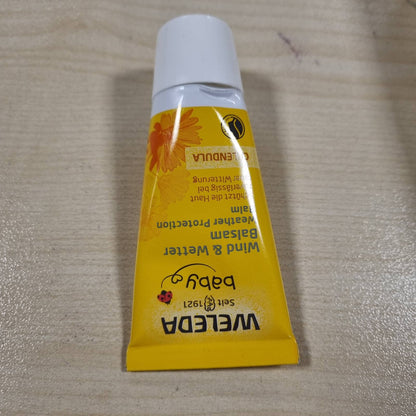 302592 - WELEDA Balsam për Erë dhe Mot për Bebe - Krem për fytyrën dhe duart, 1 x 30 ml, organik, me vajra bajamesh dhe susami, për lëkurë të ndjeshme dhe të thatë.