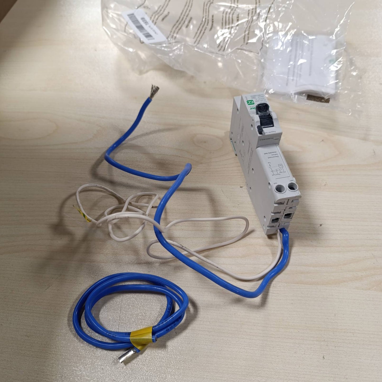 276772 - SCHNEIDER ELECTRIC Ndërprerës Qarku EZ9D16850 Easy9, 1P + NS, 50 A, Kurba B, 6000 A, 30 mA, Ngjyrë Gri