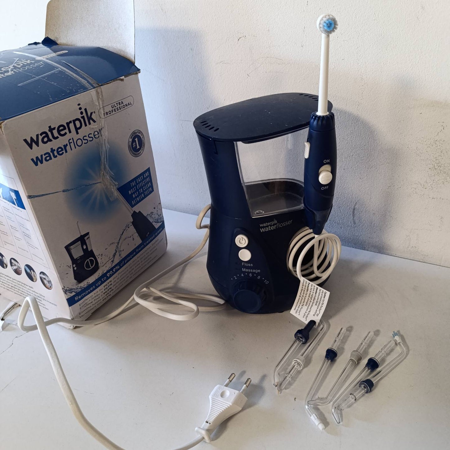 274900 - WATERPIK Ujitës Dentar Profesional Ultra, 10 cilësime, 6 gryka, blu (WP-663UK-EU)