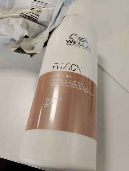 300523 - WELLA PROFESSIONALS Balsam për riparim intensiv Fusion, 1L, për zbërthimin dhe zbutjen e flokëve të dëmtuar