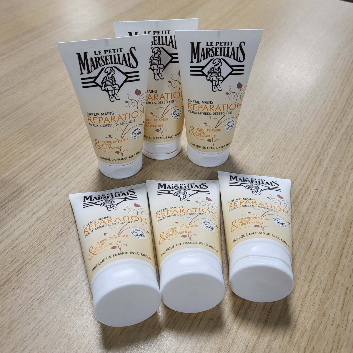 302195 - LE PETIT MARSEILLAIS Krem riparues për duar për lëkurë të dëmtuar dhe të thatë, paketë me 6 tuba 75 ml
