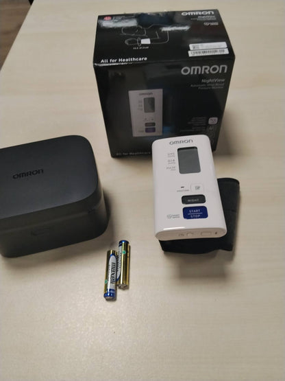 296546 - OMRON NightView - Monitor tensioni i gjakut për kyçin e dorës, i validuar klinikisht, matje e heshtur dhe e rehatshme, me funksion matjeje automatike natën (pas 4 orësh, në orën 2 dhe 4 të mëngjesit), aplikacion falas për smartphone.