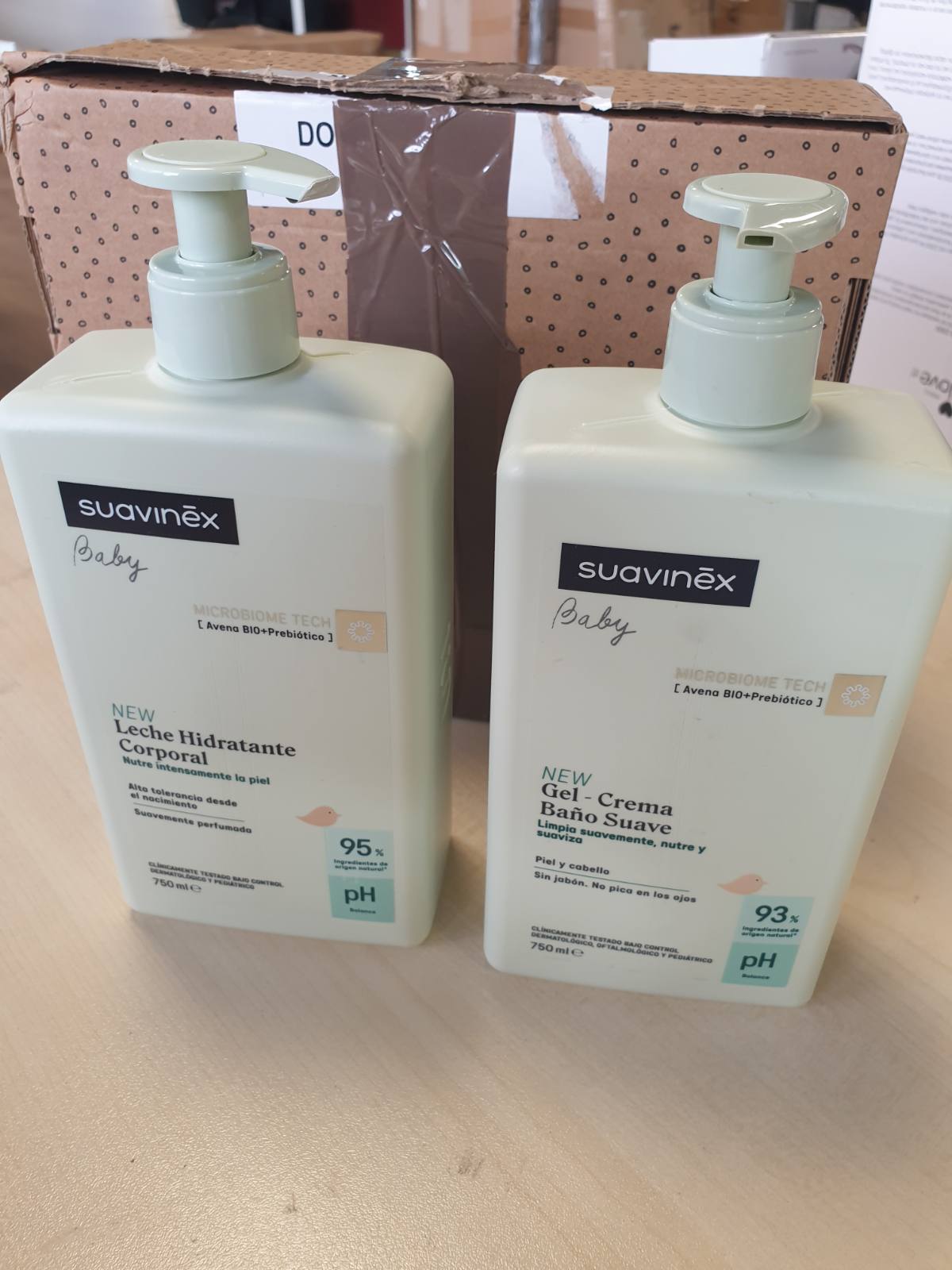 298143 - SUAVINEX Baby Pack: Shampo xhel për lëkurë dhe flokë të butë, pa sapun, 750 ml + Losion hidratues 750 ml, i përshtatshëm për lëkurë të ndjeshme dhe të porsalindur