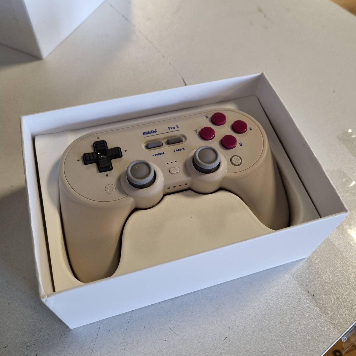 299293 - 8BITDO Pro 2 Kontrollues Bluetooth për Switch, Joystick me Efekt Hall, Pa Tel, për Switch, PC, Android, Steam Deck, Apple (G Classic Edition)