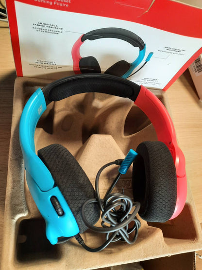 296035 - Turtle Beach Kufje për Lojëra me Tel Airlite Fit në Ngjyrë Blu Neoni dhe të Kuqe, Mikrofon i Hapshëm dhe i Zhurmueshëm, Kufje me Komoditet Superior