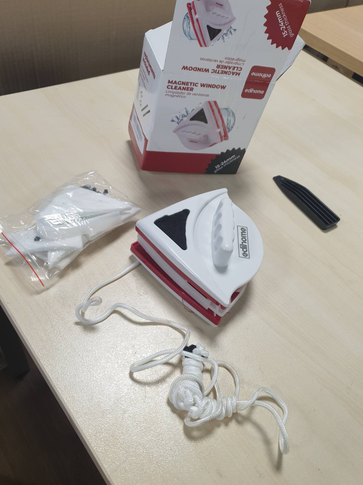 213856 - EDIHOME Pastrues Magnetik për Xhama, për xhama 15-24 mm, përfshin 6 sfungjerë dhe 4 furça.