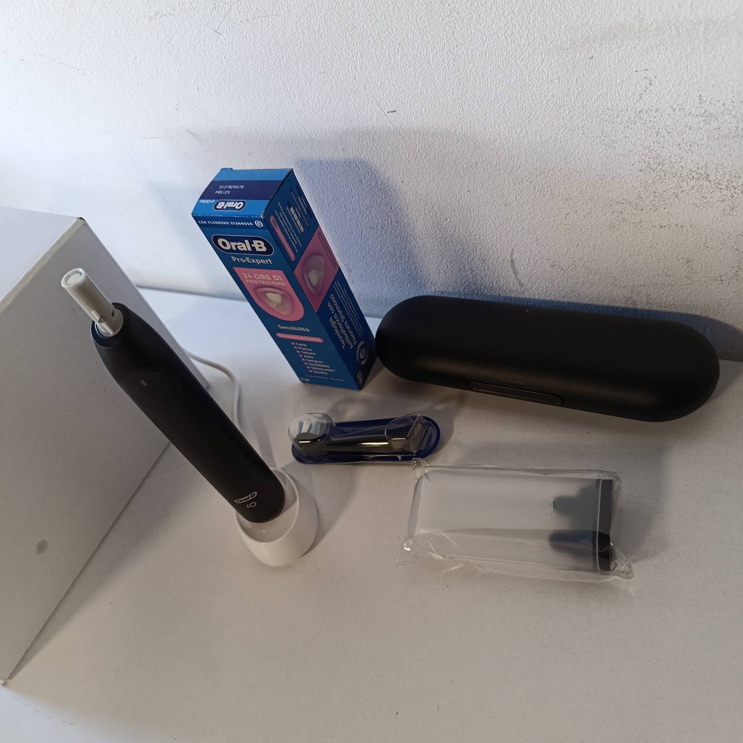 271056 - ORAL-B Furçë dhëmbësh elektrike iO 2, 1 kokë zëvendësuese, e zezë, Rikarikueshme, Kuti udhëtimi + 1 pastë dhëmbësh Pro-Expert
