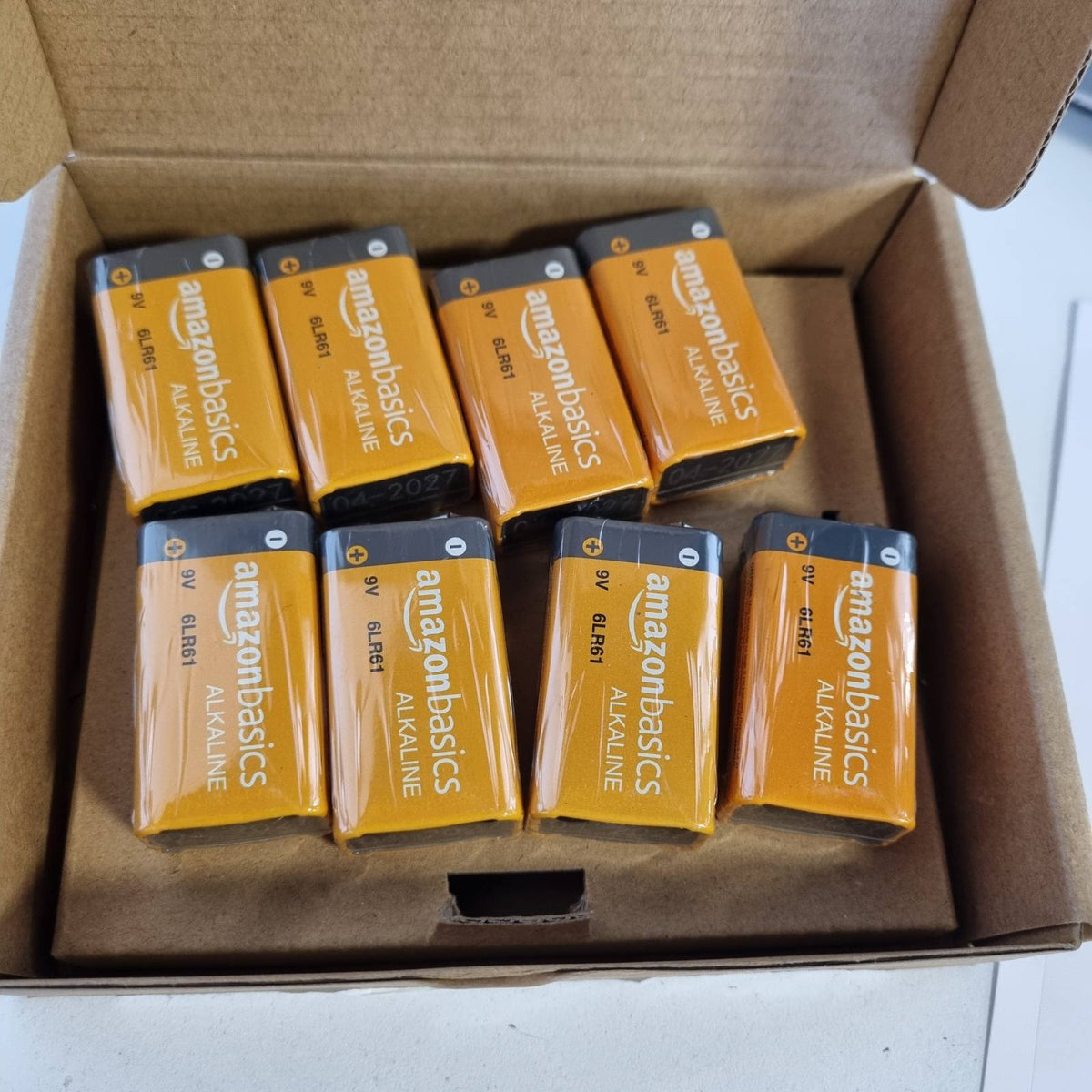 299914 - AMAZON BASICS Pako me 8 bateri alkaline 9V, 9V/6LR61, afat ruajtjeje 5-vjeçar, për detektorë tymi/monoksidi karboni, pajisje elektronike dhe audio