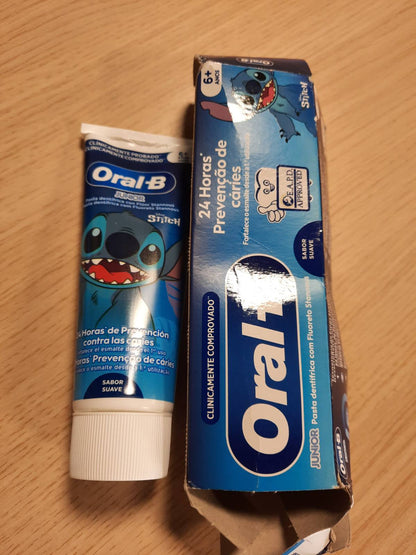 298923 - ORAL-B PRO JUNIOR DISNEY STITCH PASTË DHËMBËSH PËR FËMIJË, HEQ PLLAKËN DHE PARANDALON KARIESIN, PASTË DHËMBËSH PËR FËMIJË 6-12 VJEÇ, SHIJE E BUTË MENTEJE, 75 ML