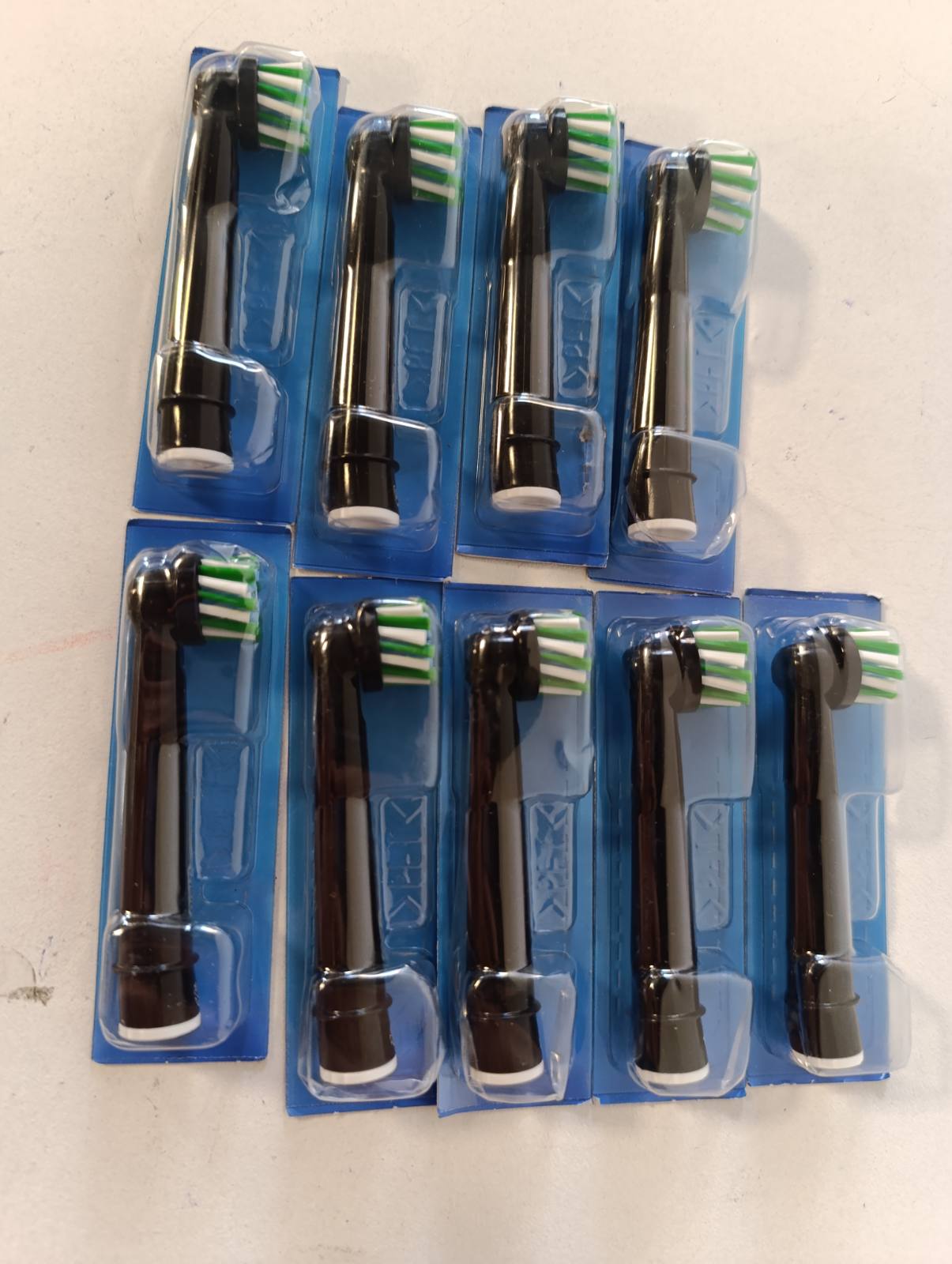 271313 - ORAL-B Koka Zëvendësuese Pro Cross Action të Zeza për Furçën Elektrike të Dhëmbëve PRO, Pako me 10 Koka Zëvendësuese
