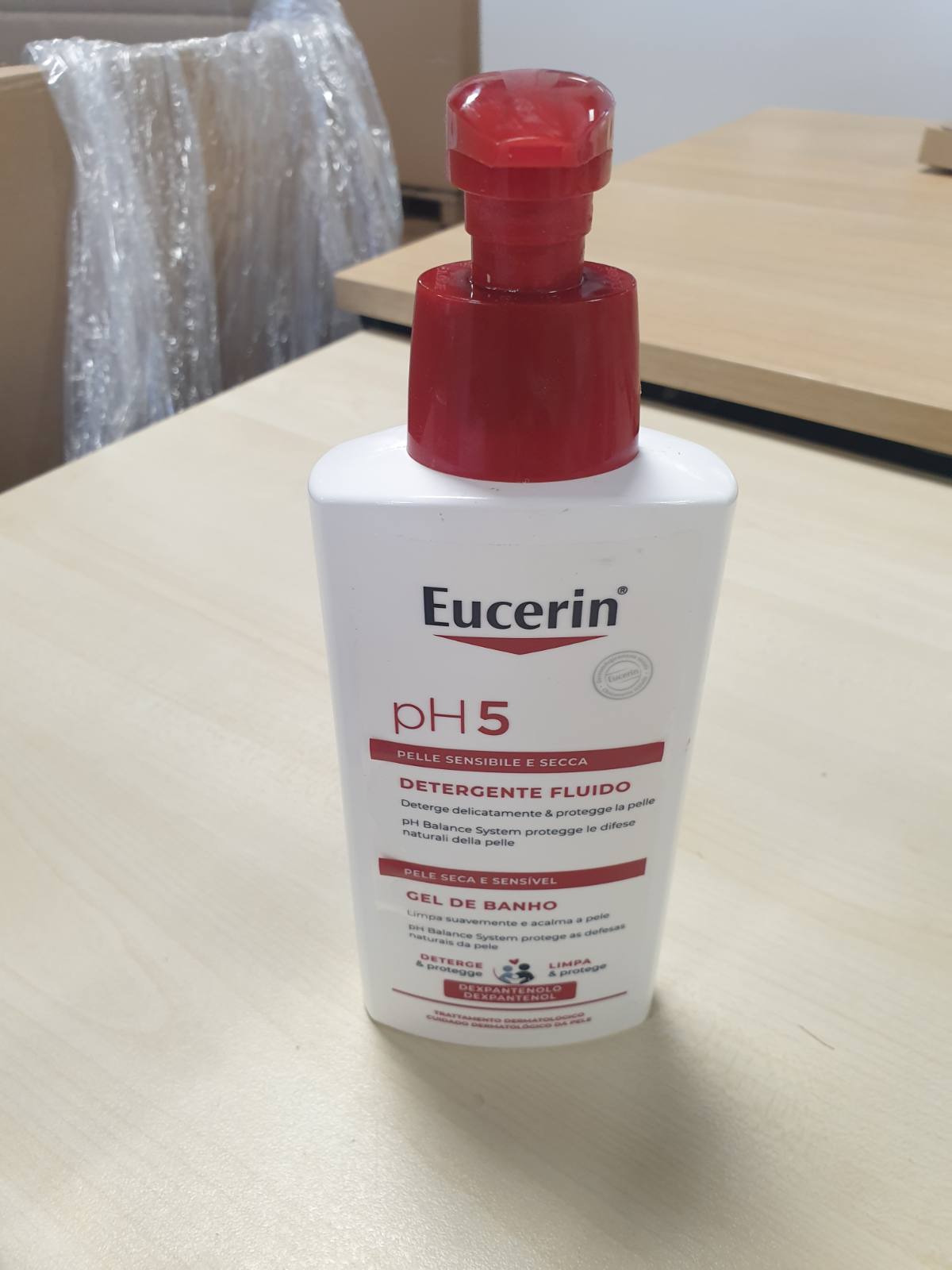 272397 - EUCERIN Pastrues i lëngshëm pH5 400ml, Pastrues i butë për fytyrën dhe trupin, Xhel dushi pa sapun për lëkurë të thatë dhe të ndjeshme