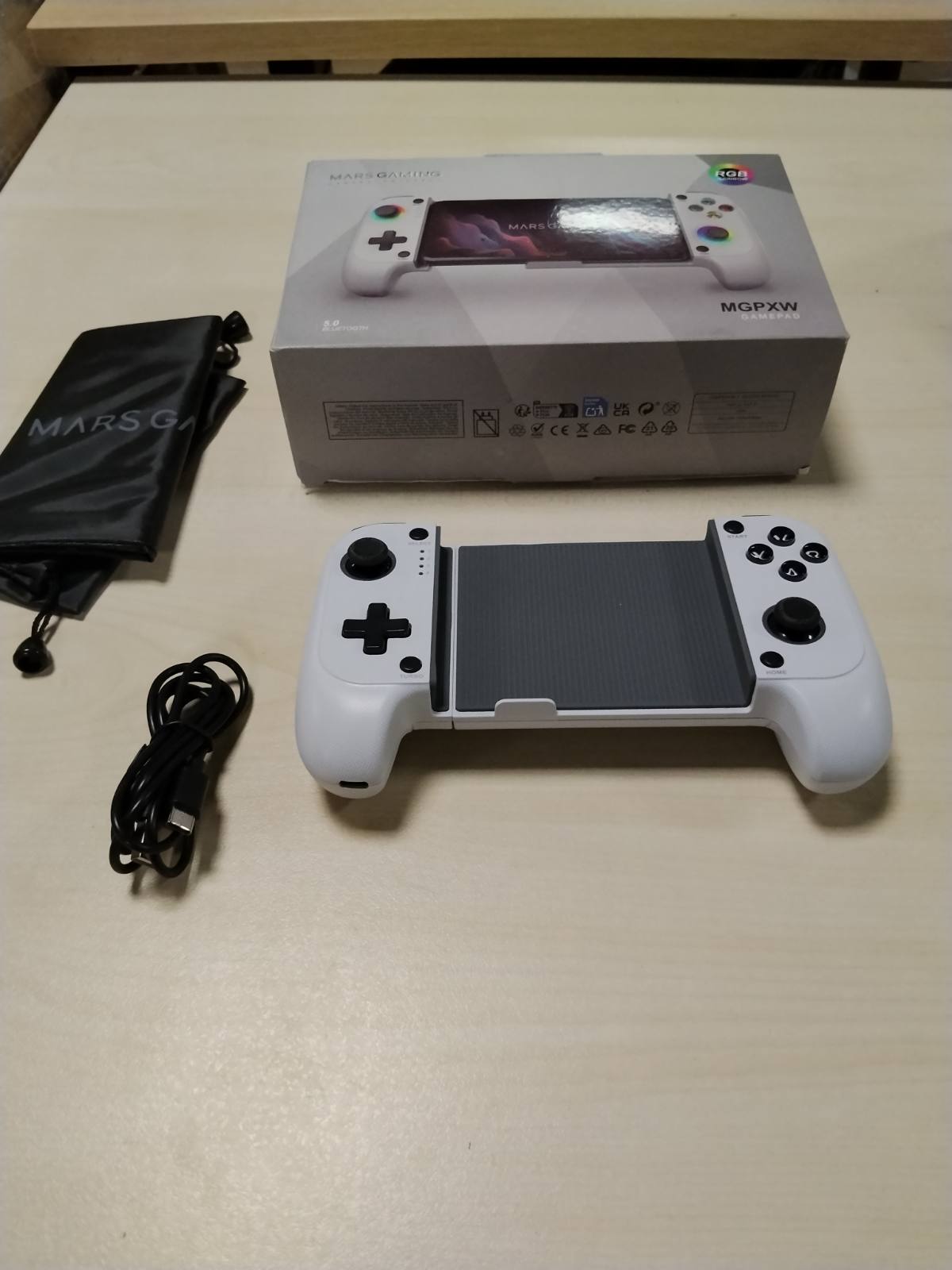 305296 - MARSGAMING MGPX, Gamepad Bluetooth 5.0 2-në-1, RGB Neon, Funksion Dridhjeje të Dyfishtë dhe Turbo, Mbështetje për Telefona të Mençur deri në 6.8", Kontrollues i Kompatibil me PC, Android, iOS dhe Konzola, USB-C, E Bardhë