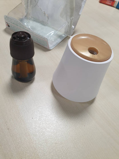 272340 - AIRWICK Aromatizues Dhome Instant Harmony, Pako me 1 Difuzues Vajrash Esencialë dhe 1 Mbushës Difuzuesi Vajrash Esencialë me aromë bozhure dhe jasemini