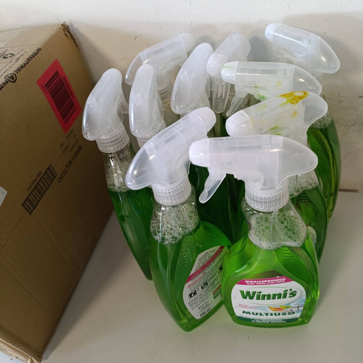 271724 - WINNI'S - Pastrues spraj hipoalergjik shumëpërdorimësh, 500ml x 12 pako, Veprim pastrues në xham