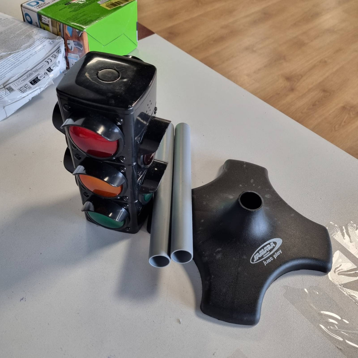 299610 - JAMARA 460256 - Semafor i Madh - Semafor me funksion ndriçimi realist, faza automatike ose manuale
