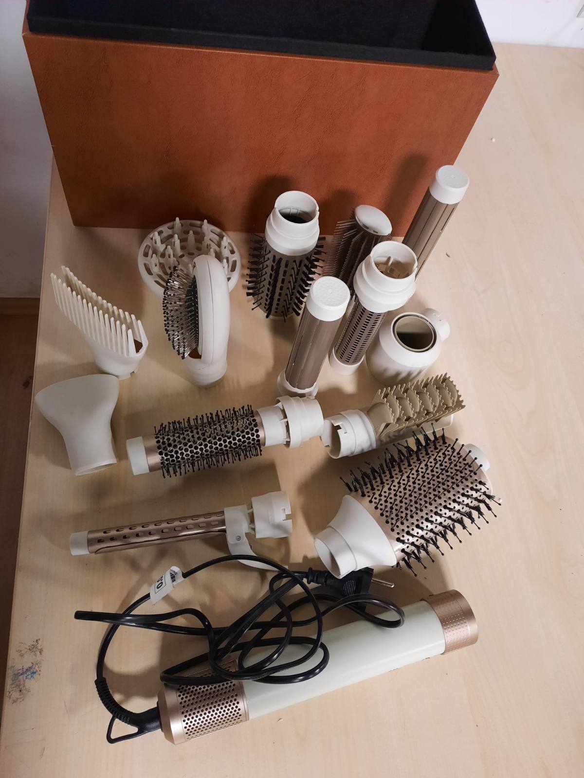 315146 - urçë për tharëse flokësh me 14 koka, Teknologji Coanda CeramicCare 14in1 AirGlisse Champagne, 1400W, Motor dixhital, Eliminues i fërkimeve, 3 cilësime temperature