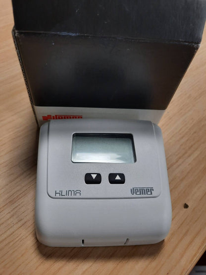 213887 - VEMER Termostat Elektronik i Murit, Me Bateri, i Bardhë