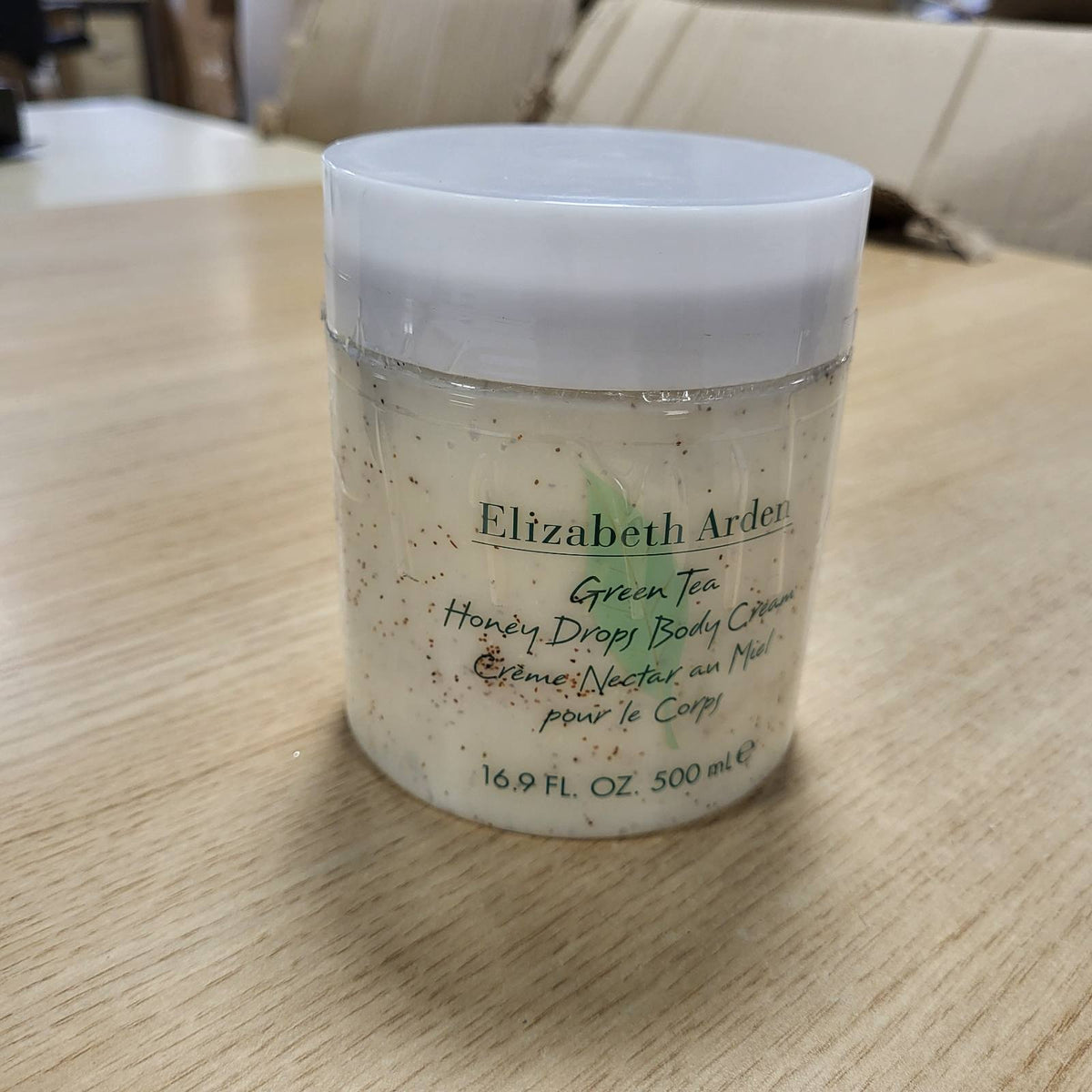 300910 - ELIZABETH ARDEN Pika mjalti me çaj jeshil, krem trupi i pasuruar me ekstrakt çaji jeshil, mjaltë të vërtetë dhe gjalpë shea ushqyes, 500 ml