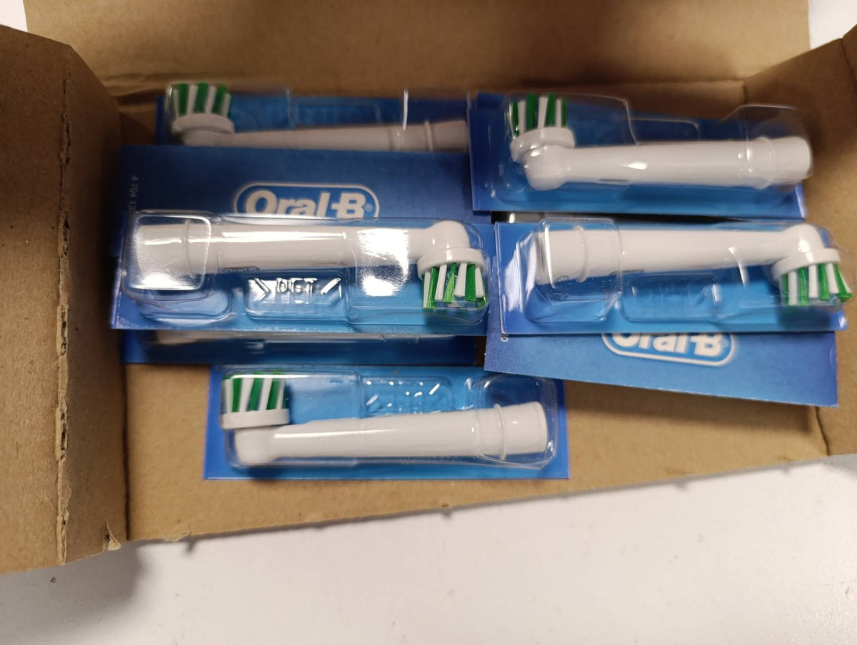 300566 - ORAL-B - Koka Furçash Zëvendësuese PRO CrossAction, të Bardha, 10 copë