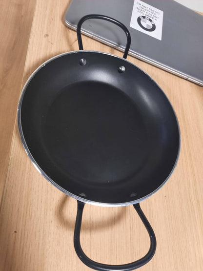184658 - LACOR Pjatë e Rrumbullakët e Fortë 24 cm, prej Alumini Jo-Ngjitës, e Zezë, Modeli 23724