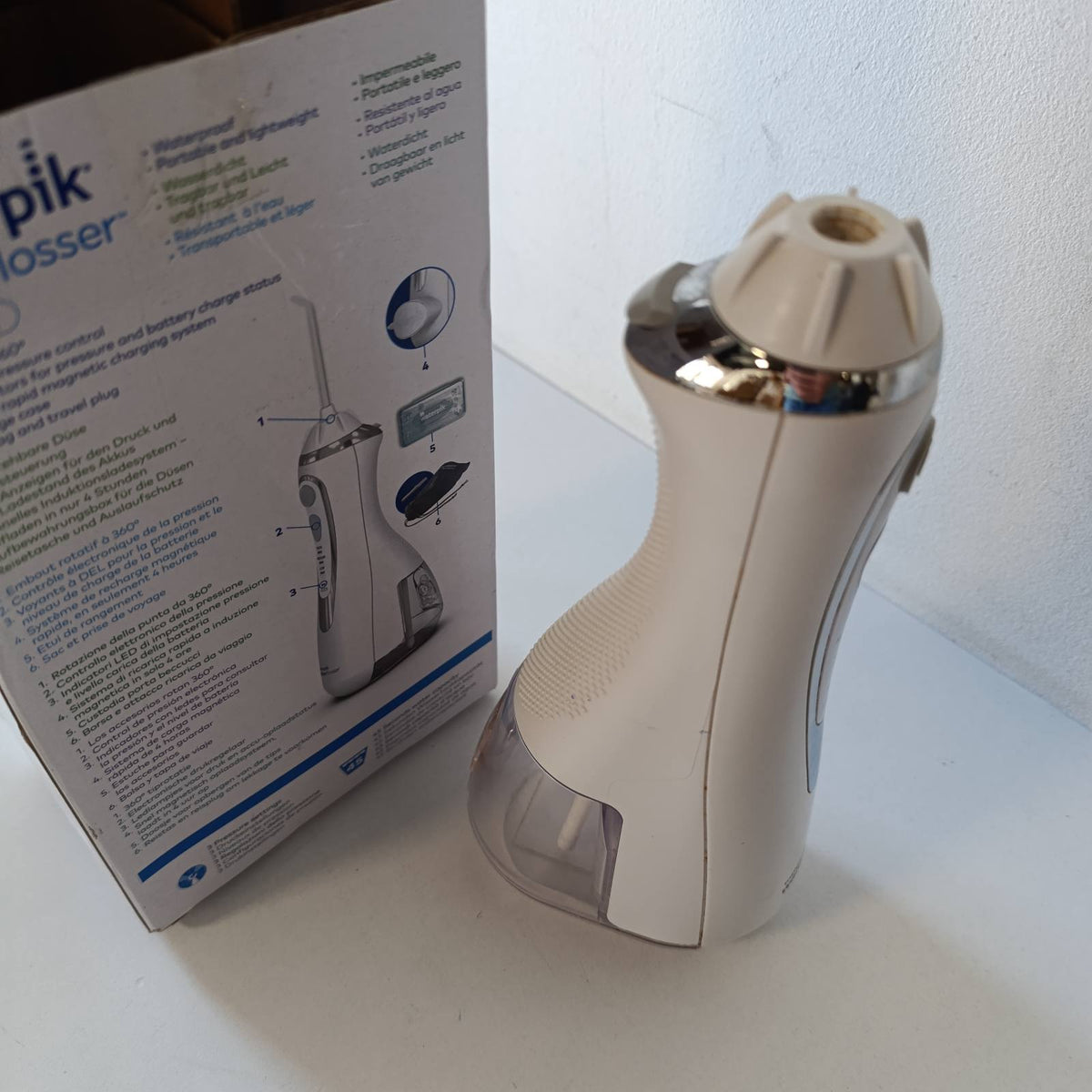 301649 - WATERPIK Pastrues uji pa tel, 3 cilësime presioni, bateri të rikarikueshme, ideal për udhëtime dhe banjo të vogla, e bardhë (WP-560EU)