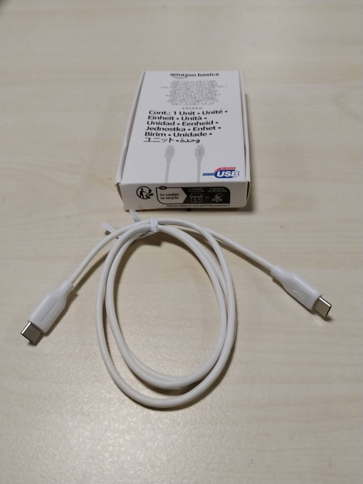 296445 - AMAZON BASICS Kabllo karikimi të shpejtë USB-C në USB-C 2.0, shpejtësi 480 Mbps, i çertifikuar USB-IF, për Apple iPhone 16/15, iPad, Samsung Galaxy, tableta, laptopë, 0.9 m, i bardhë.
