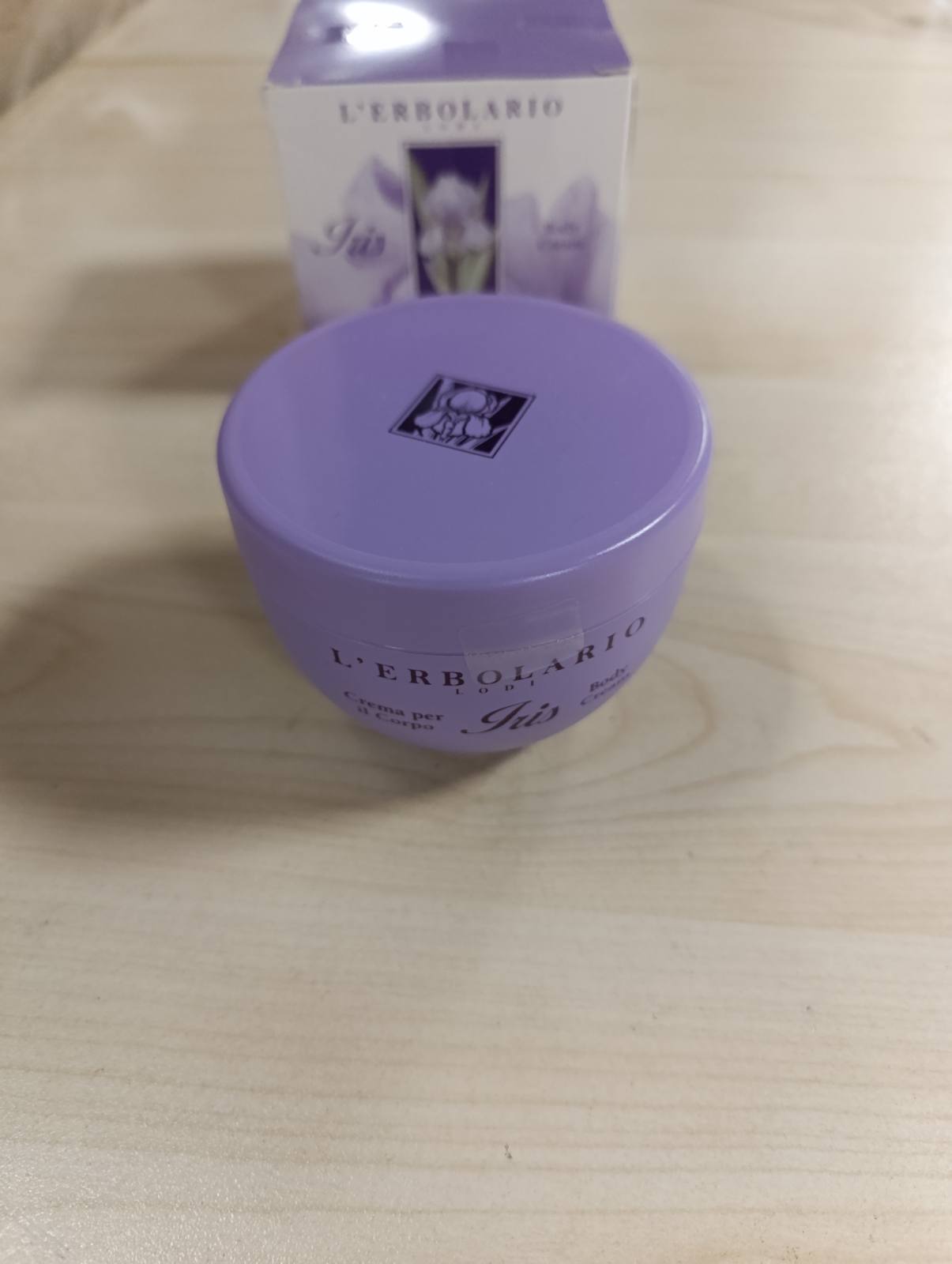 271415 - L'Erbolario Krem trupi Iris me vaj ulliri, 300 ml