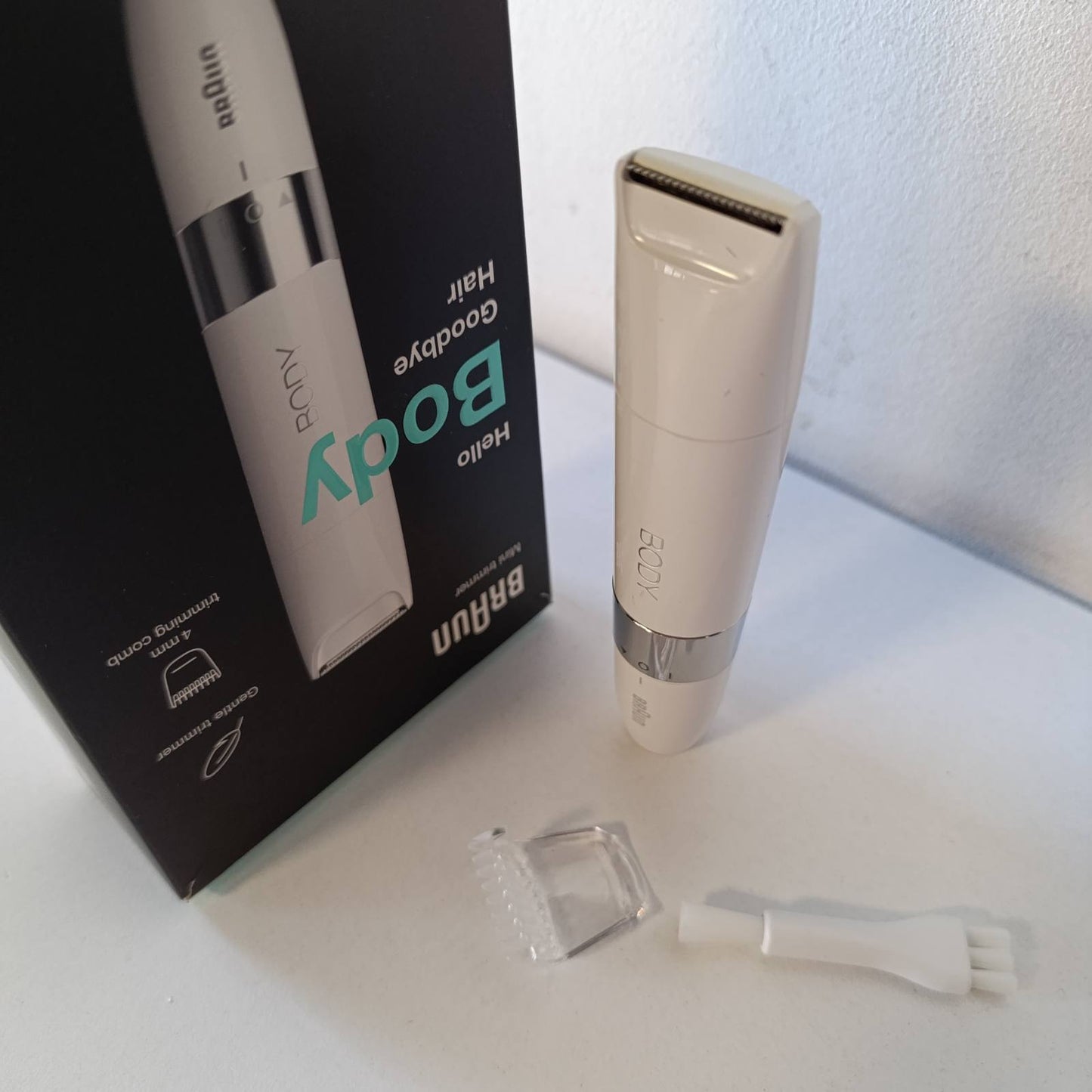317202 - BRAUN - Body Groomer Unix, mini depilator për gra dhe burra, heqje precize e qimeve, BS1000, i bardhë