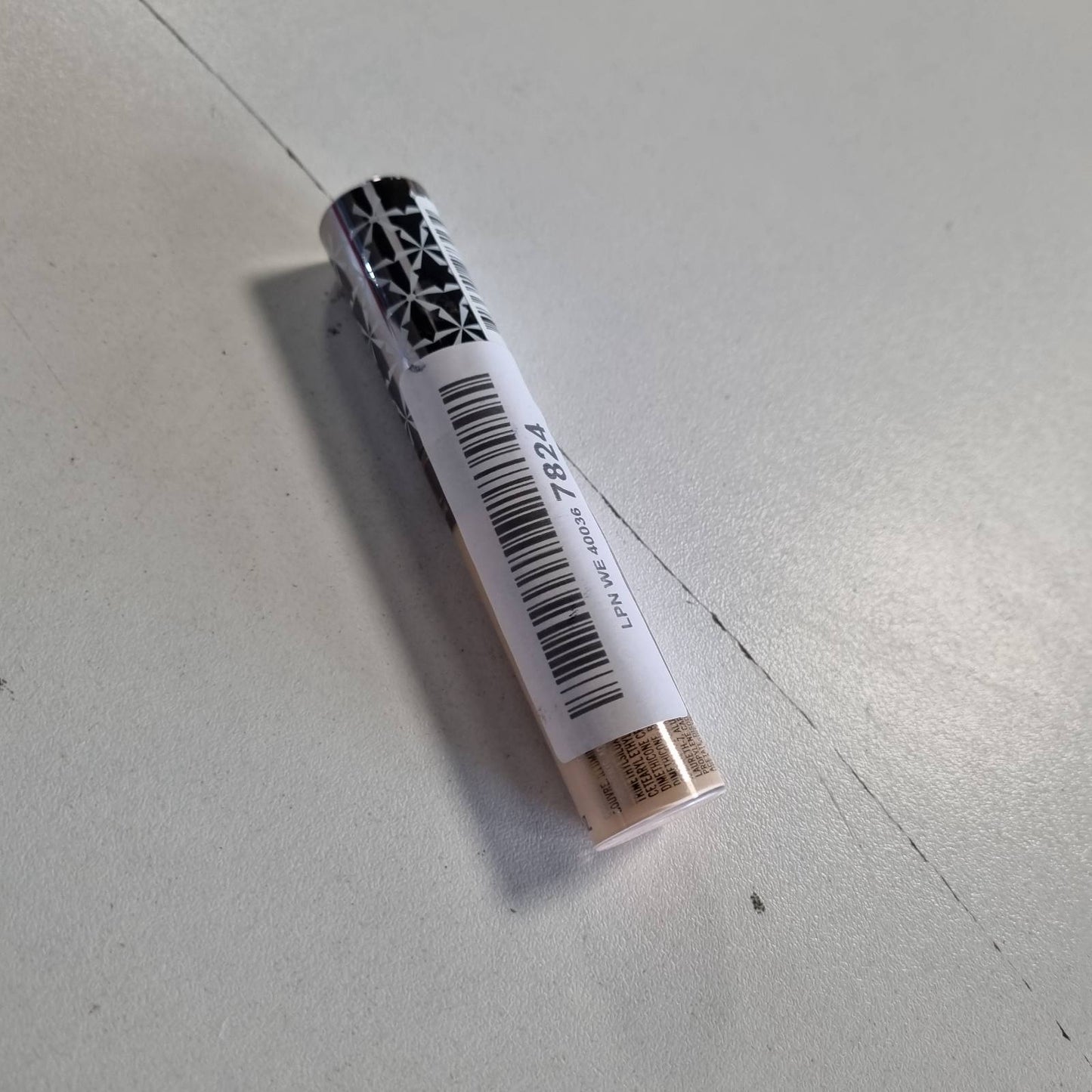 290500 - RIMMEL LONDON Korrektor shumëfunksional Illumite, Formulë e qëndrueshme ndaj ujit, 030 Light